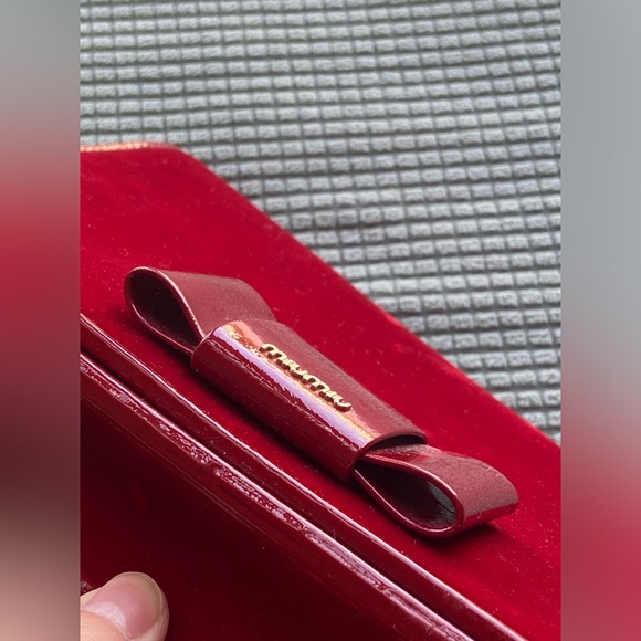 Miu Miu Red Velvet Cross Chain Woc Bow Tie Knot Bag - Picture 5 of 16